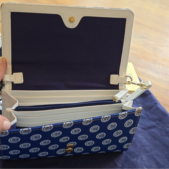 NWT Dooney & Bourke Crossbody Wallet - Picture 6 of 11